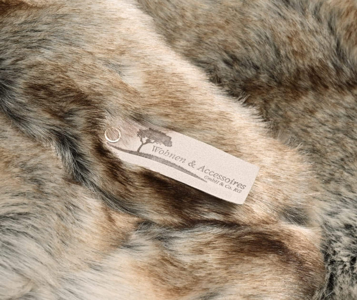 Wohnen & Accessoires GmbH & Co. KG Felldecke, Fellimitat in 5 Grössen Webpelzdecke Wolf grau-braun a