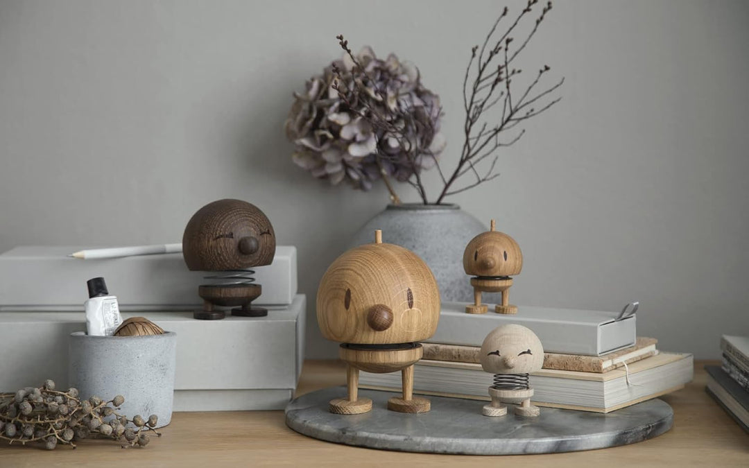 Hoptimist - Skandinavisches Design - Medium Bumble aus Holz - Höhe 10,5 cm, Durchm. 7,5 cm - Oak M O