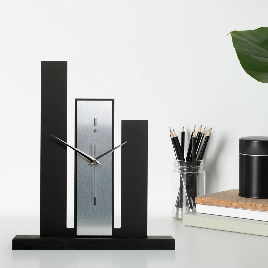 Kreative Feder Designer-Standuhr „Stairs“ aus Holz – Schwarze Tischuhr in modernem Metallic-Look ohn