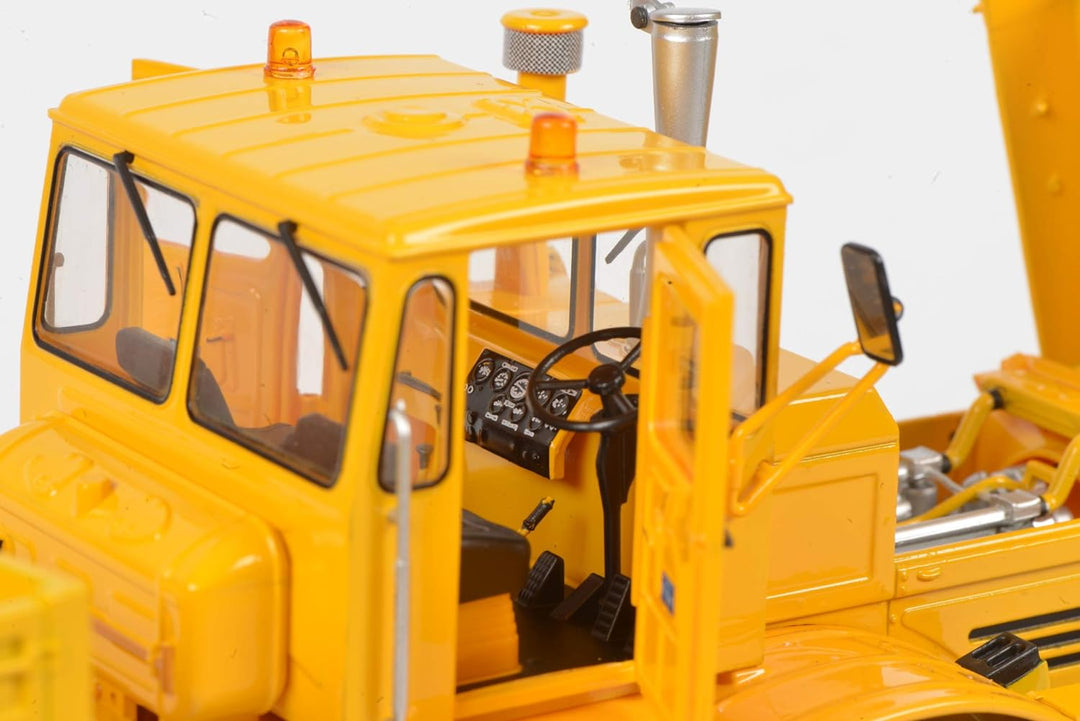 Schuco 450770800 Other License Kirovets K-700 T, Traktor mit Anhänger, Modellauto, 1:32, gelb