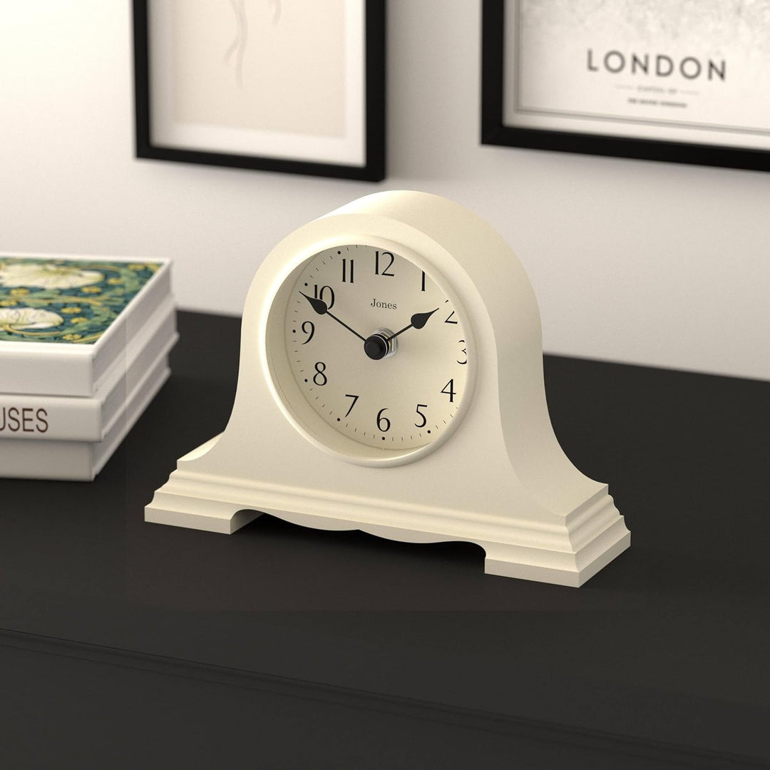 JONES CLOCKS® Speakeasy Tischuhr | Klassisches Napoleon Hut Desig | Hellcreme | Zeitgenössischer kla