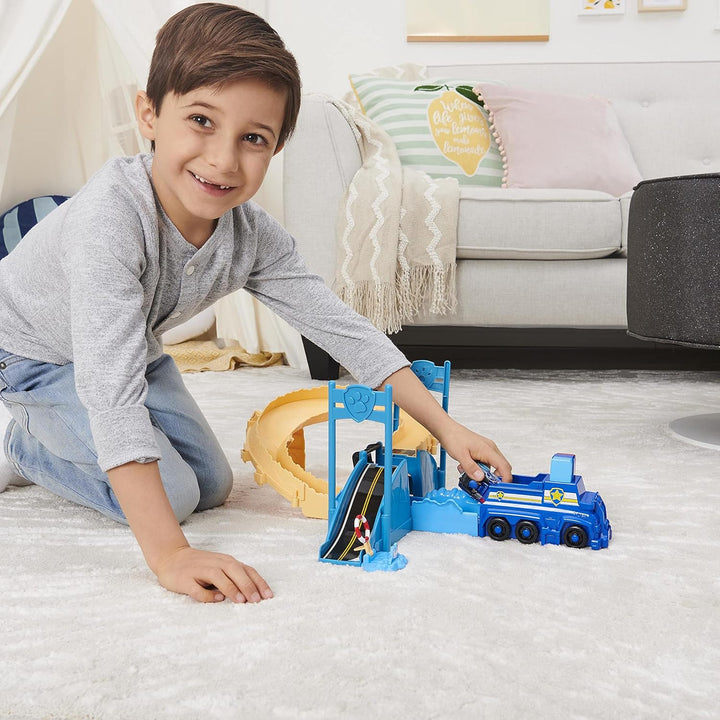 PAW PATROL True Metal Chases Police Rescue Rennstrecken-Set mit Metall-Fahrzeug von Chase, Massstab