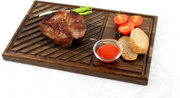 B4K® Steakbrett aus Eichenholz – Servierbrett für Steak & Grillfleisch – Massives Schneidebrett mit