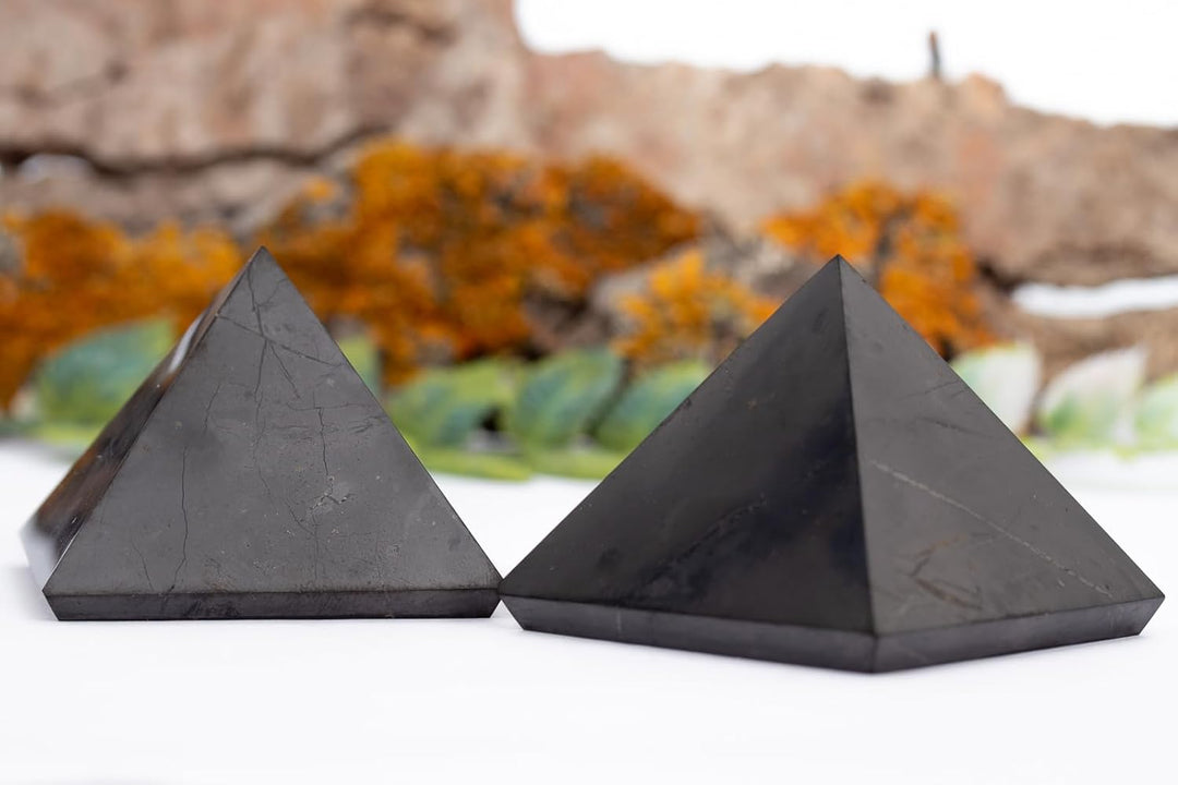 Igox 2X Schungit Pyramide Poliert Steine - Schwarze Mineralsteine für Dekoration & Meditation (3 Zen