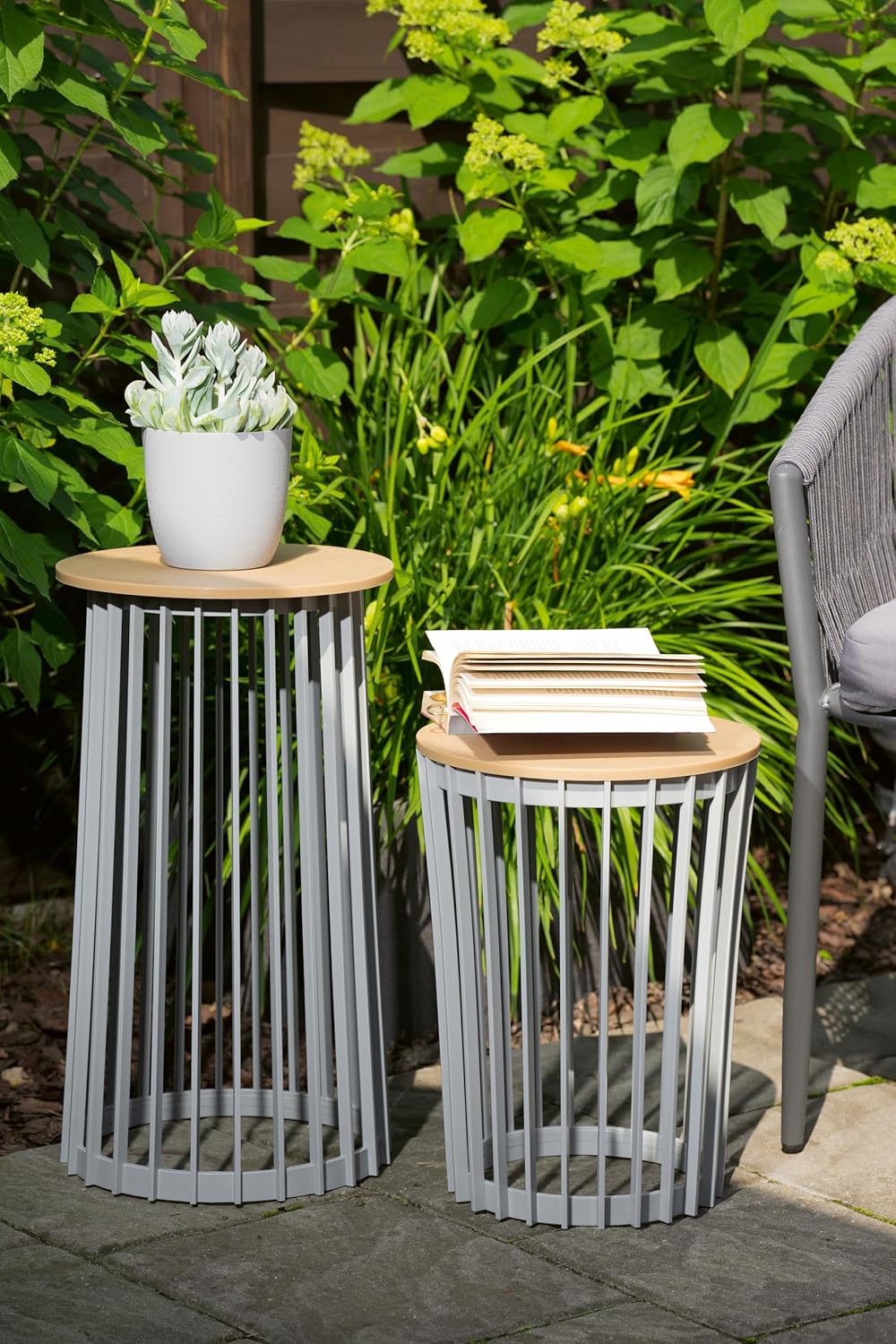 MELTOM Gartentisch XL/XXL – Schwarz/Weiss/Platin – Runder Robuster Kunststoff (Plastik) – Beistellti