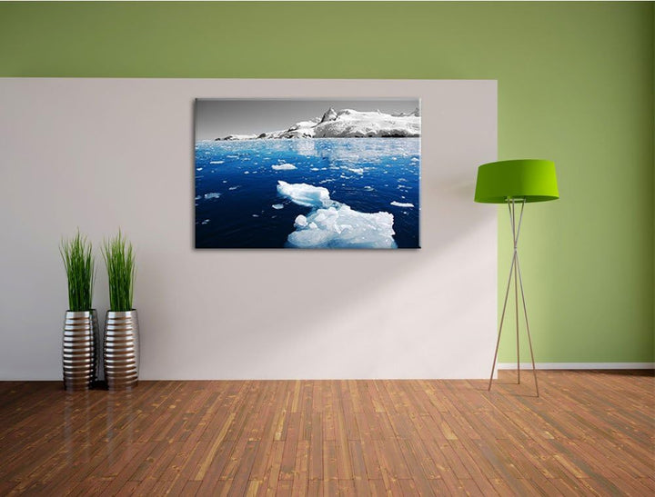Eisbrocken im blauen Meer der Arktis schwarz/weiss Format: 100x70 auf Leinwand, XXL riesige Bilder f
