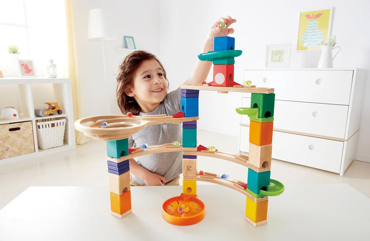 Hape Quadrilla Cliffhanger Murmelbahn aus Holz , zur Förderung der STEM/MINT-Fähigkeiten, ab 4 Jahre