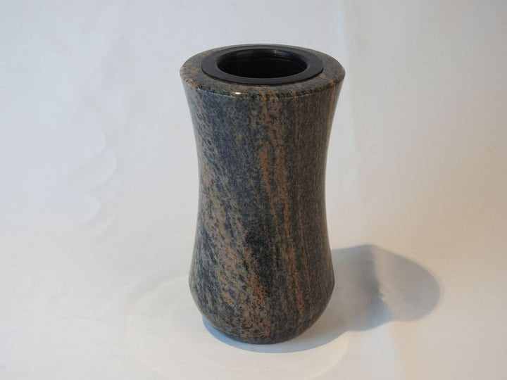 designgrab Grablampe Cerres und Grabvase Atria aus Granit Gneis Halmstad, Grabschmuckset Braun, Brau