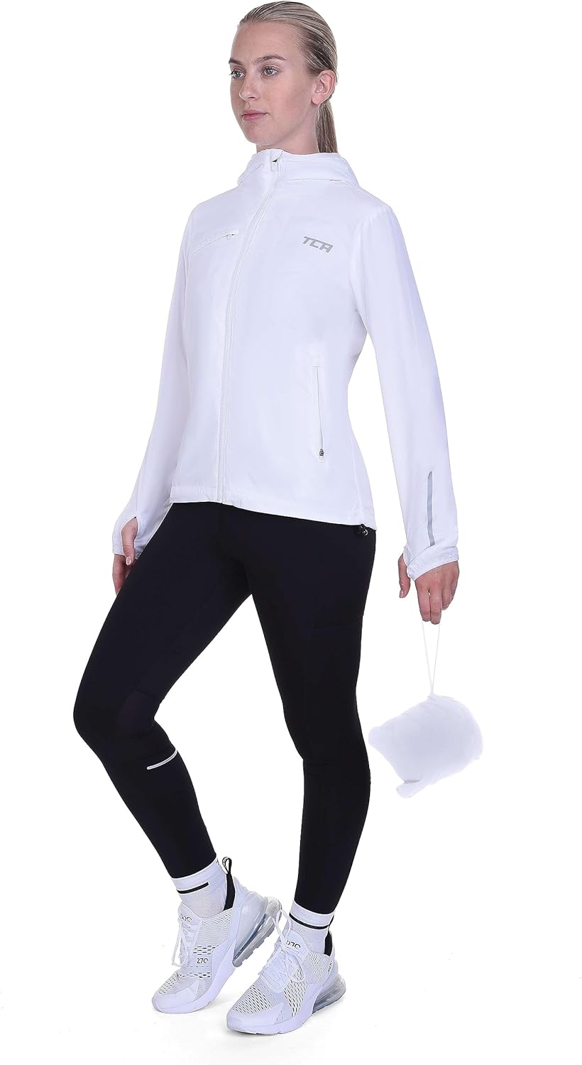 TCA Damen Lauf-Softshelljacke. Reflektierende atmungsaktive Packable-Jacke mit Reissverschlusstasche