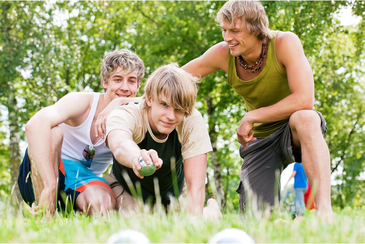 KRUZZEL Boule Set mit 6 gravierten Kugeln & Zubehör - Petanque Spiel mit Holzkugel, Massband & Trage