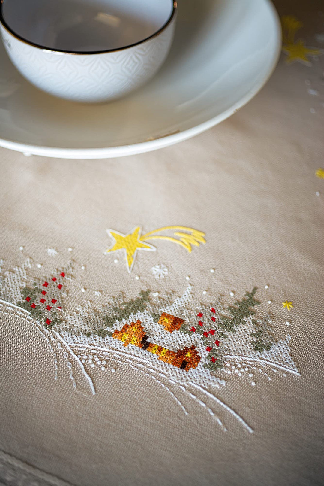 Vervaco PN-0179557 Tischdecke Kreuzstich Set vorgezeichnet, Baumwolle, Winter Landscape With Star, 8