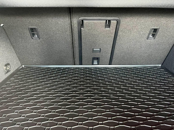 Gummi Kofferraummatte passend für VW Passat Variant (B9) ab 2/2024/für Skoda Superb Combi ab 5/2024