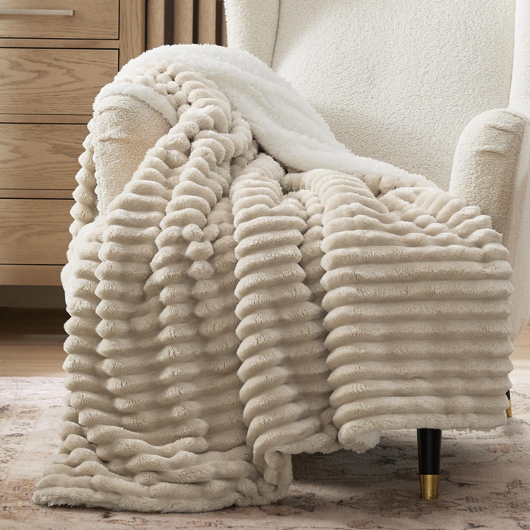 BEDSURE Sherpa Decke Beige - Warme Dicke Kuscheldecke Flauschig, Sofadecke Couchdecke Winterdecke, W