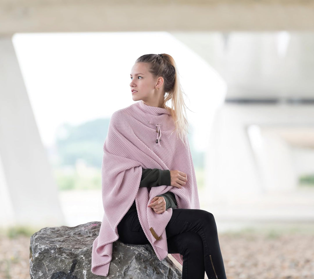 KNIT FACTORY - Jazz Poncho - Elegant Gestrickter Damen Cape - Wickelschal mit Wolle - Hochwertige Qu