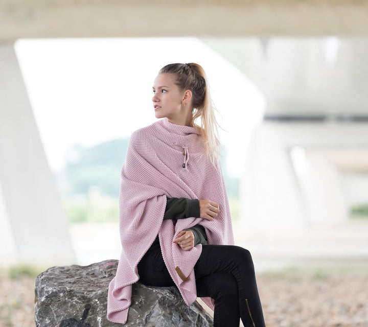 KNIT FACTORY - Jazz Poncho - Elegant Gestrickter Damen Cape - Wickelschal mit Wolle - Hochwertige Qu