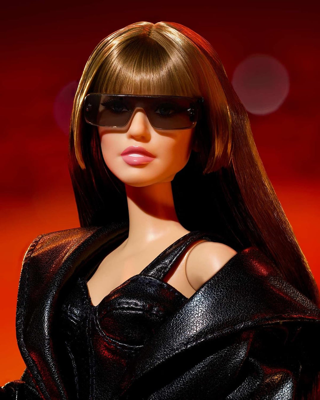 Barbie Signature-Puppe, bewegliche Miley Cyrus-Sammelfigur im Kunstleder-Outfit mit Kapuze und High