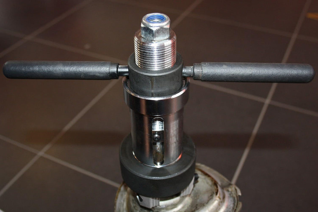 Brilliant Tools BT651100 Montagewerkzeug für Stossdämpfer mit Zuganschlagsfeder, 8-tlg