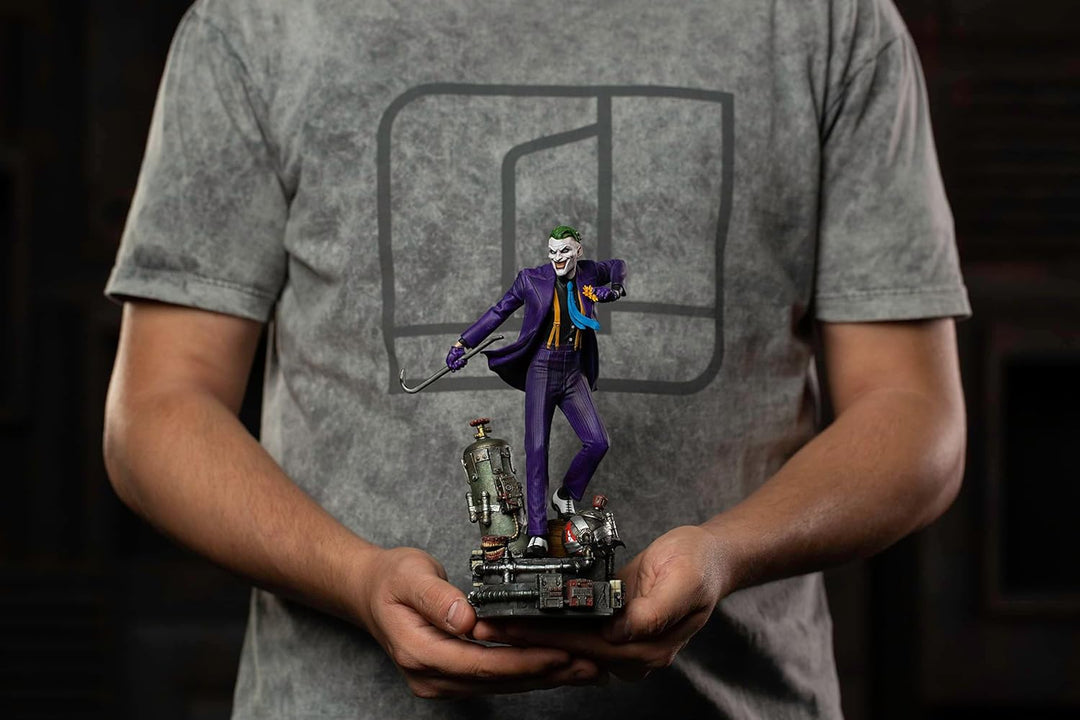 Iron Studios DC Comics - The Joker Regular Art Scale Statue (1/10) (DCCDCG42521-10)