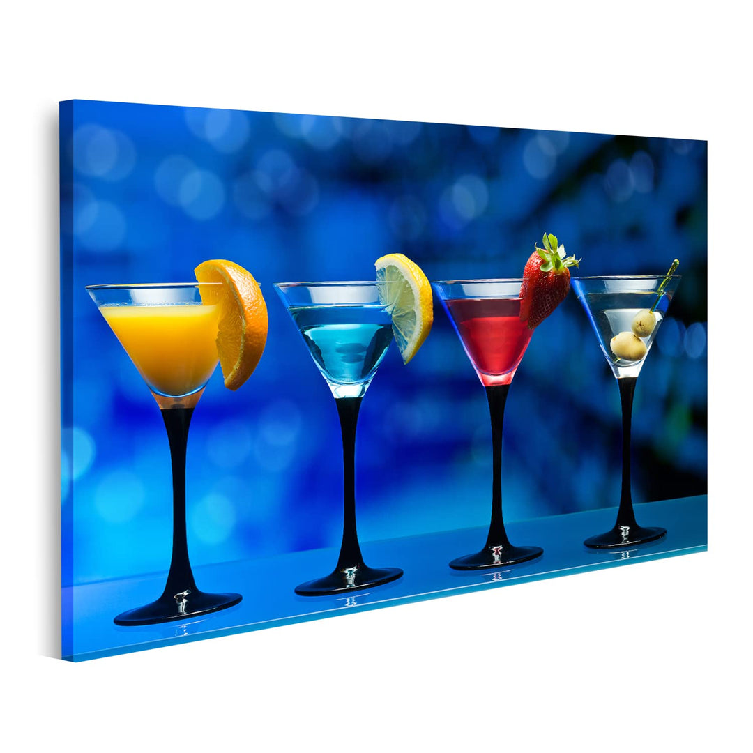 islandburner Bild auf Leinwand Verschiedene Cocktails Garniert Mit Früchten Auf Glastisch In Bar Bil