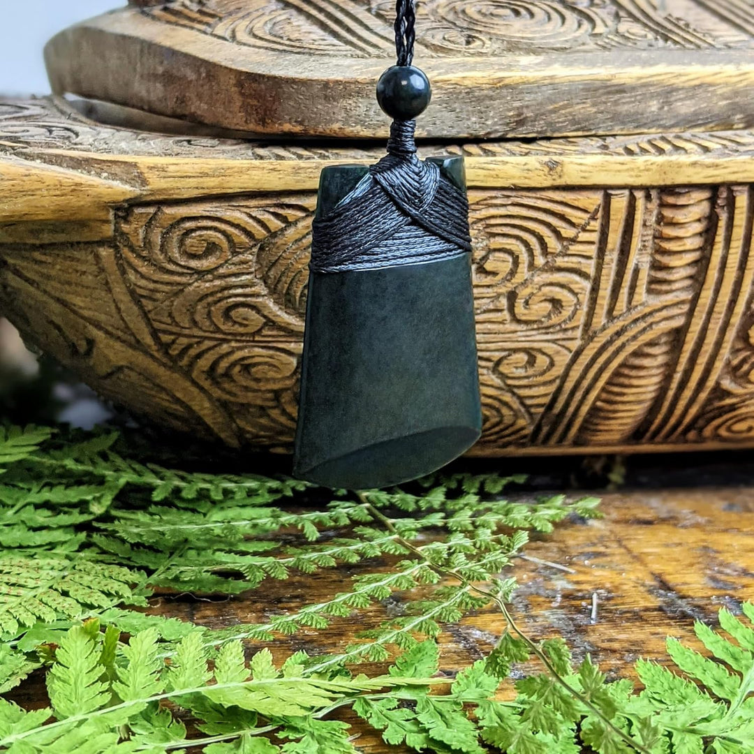 81stgeneration Anhänger Halskette Toki Klinge Geschnitzte Schwarze Nephrit-Jade für Herren und Damen
