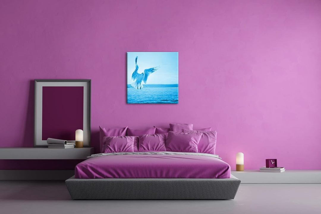 Fliegende Möwe über dem Bodensee im Format: 70x70 Effekt: Zeichnung als Leinwandbild, Motiv auf Echt