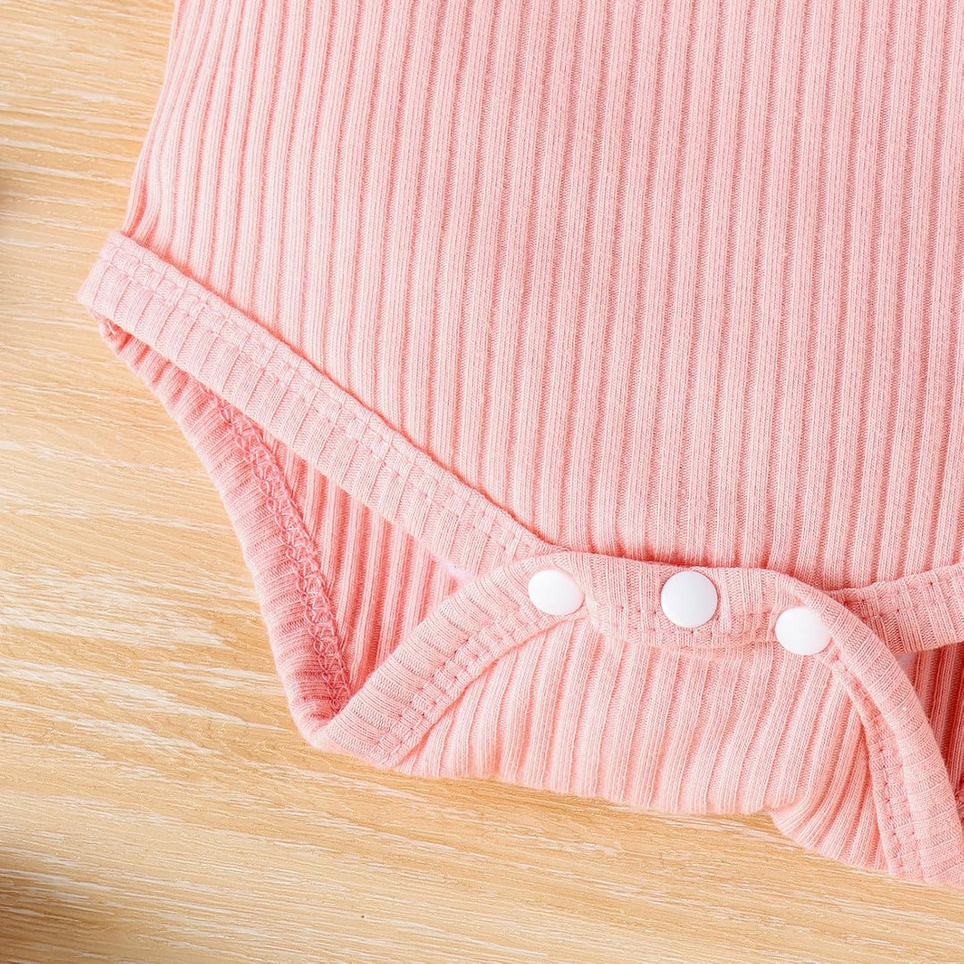 Neugeborenes Mädchen Kleidung Gänseblümchen-Aufdruck Gerüschtes Oberteil mit Hosenträgerhose und Tas