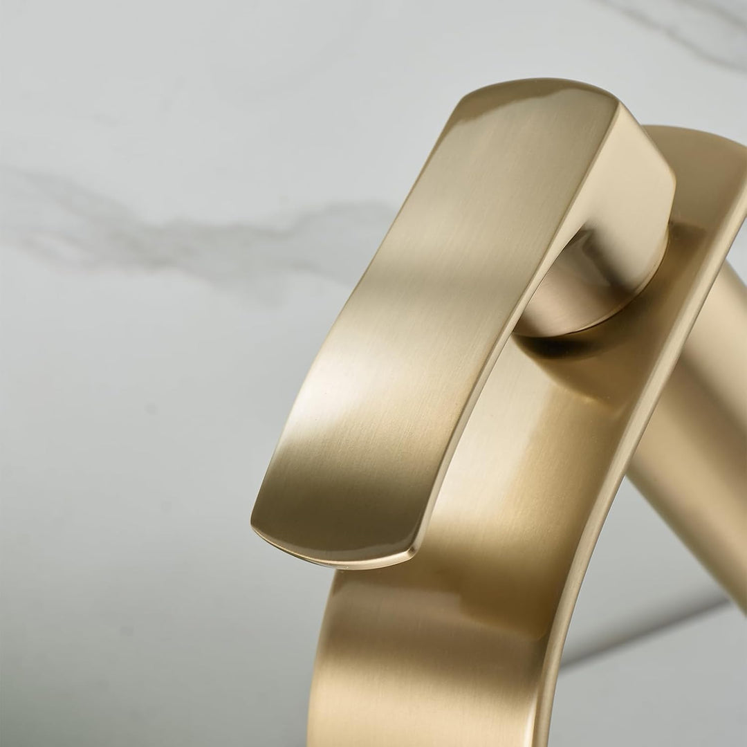 Moderne Wasserfall Küchenarmatur, Hoch Auslauf in gebürstetem Gold, Messing-Körper mit 3/8" Anschlüs
