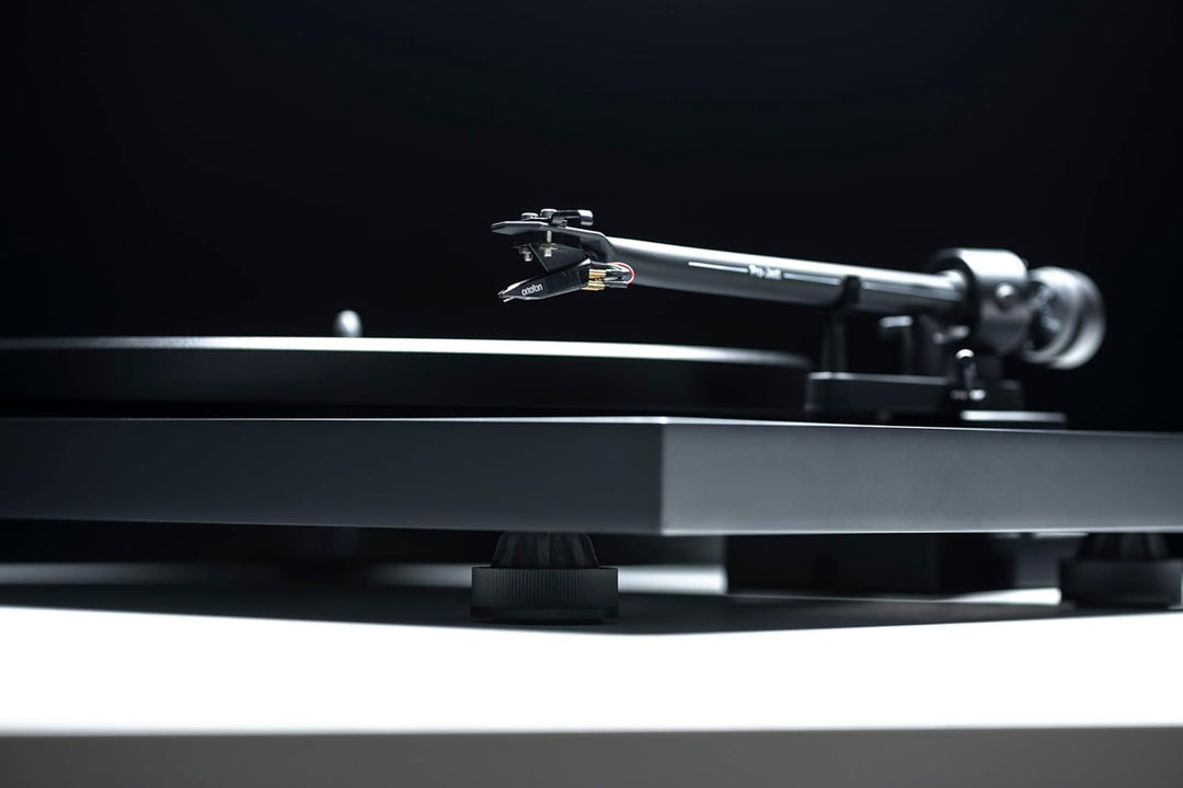 Pro-Ject Debut III Manueller Plattenspieler (MM-Tonabnehmer Ortofon OM 5E, Pro-Ject 8.6 Tonarm) matt