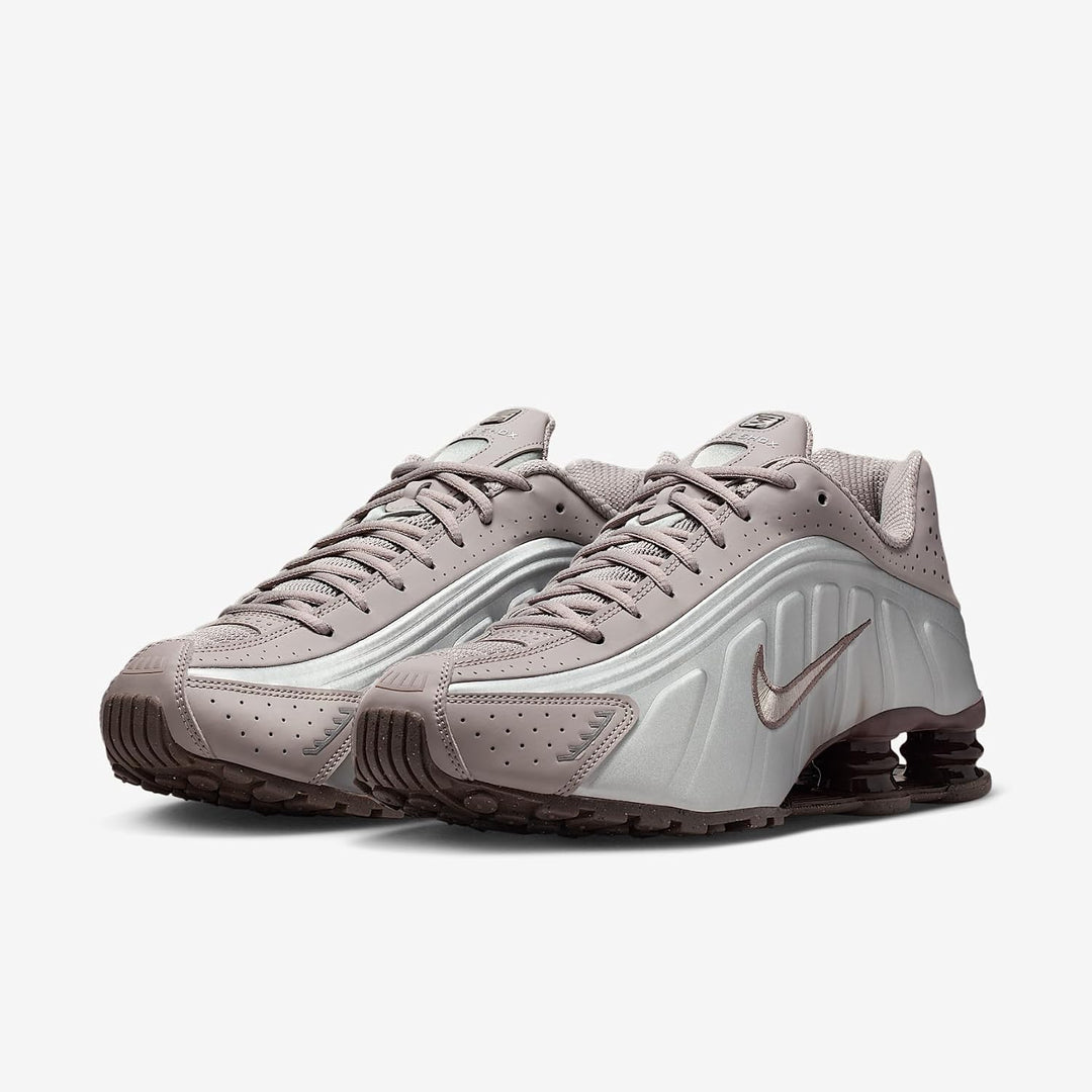 Nike Damen Shox R4Sneaker 36.5 EU Cave Stone Cave Stone College Grey, 36.5 EU Cave Stone Cave Stone
