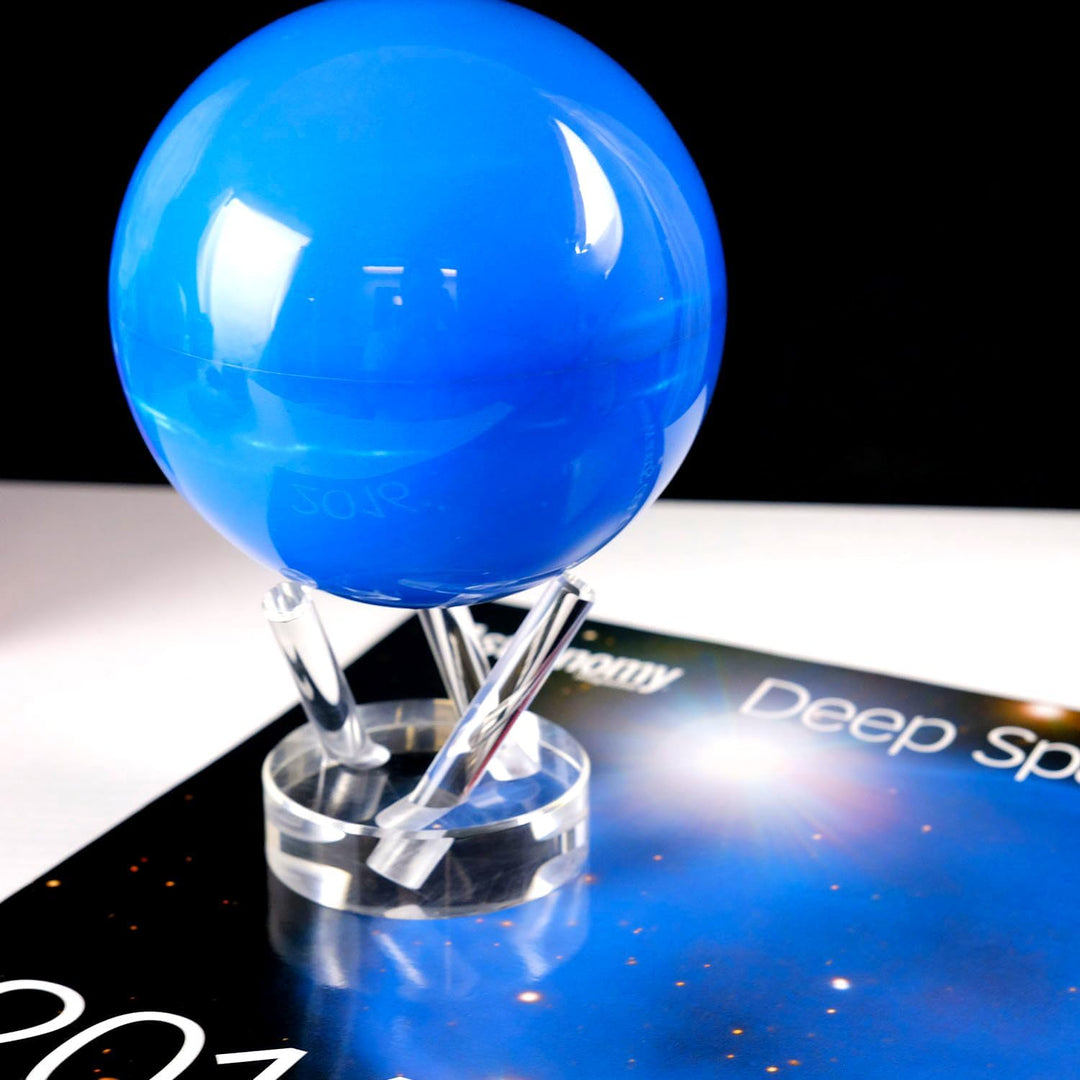 MOVA Globus Weltraumserie Neptun 4,5" mit Sockel, solarbetriebener rotierender Globus, einzigartiges
