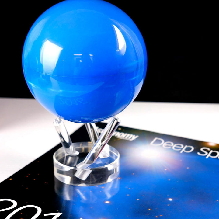 MOVA Globus Weltraumserie Neptun 4,5" mit Sockel, solarbetriebener rotierender Globus, einzigartiges