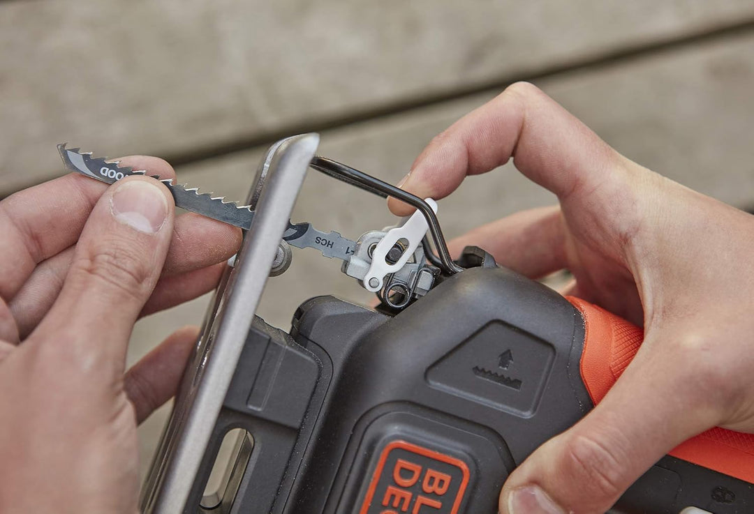 Black+Decker Akku-Stichsäge BDCJS12N (12 V, mit Sägeblasfunktion, hohe Laufruhe & vielseitig einsetz
