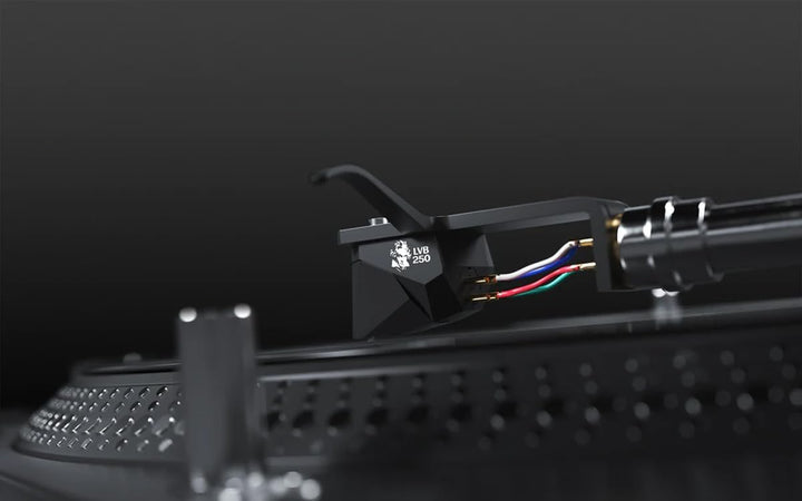 Ortofon 2M Black 250 LVB Premounted - 2M Black 250 LVB Tonabnehmer montiert am SH-4 Black Headshell
