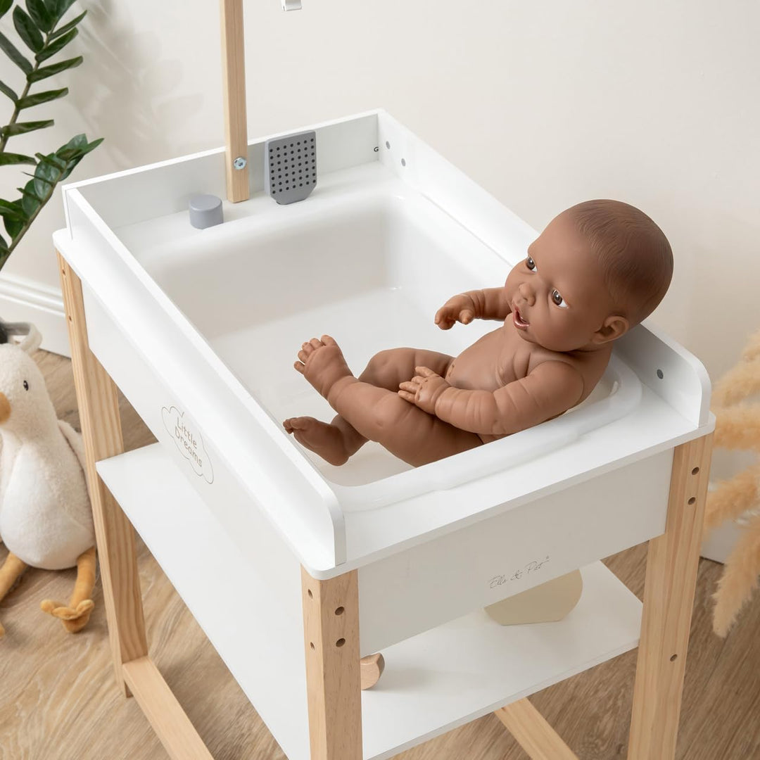 ELLA & PIET® Puppenwickeltisch Splashy mit Badewanne und Mobile aus Holz (Weiss-Schlamm) Puppenwanne