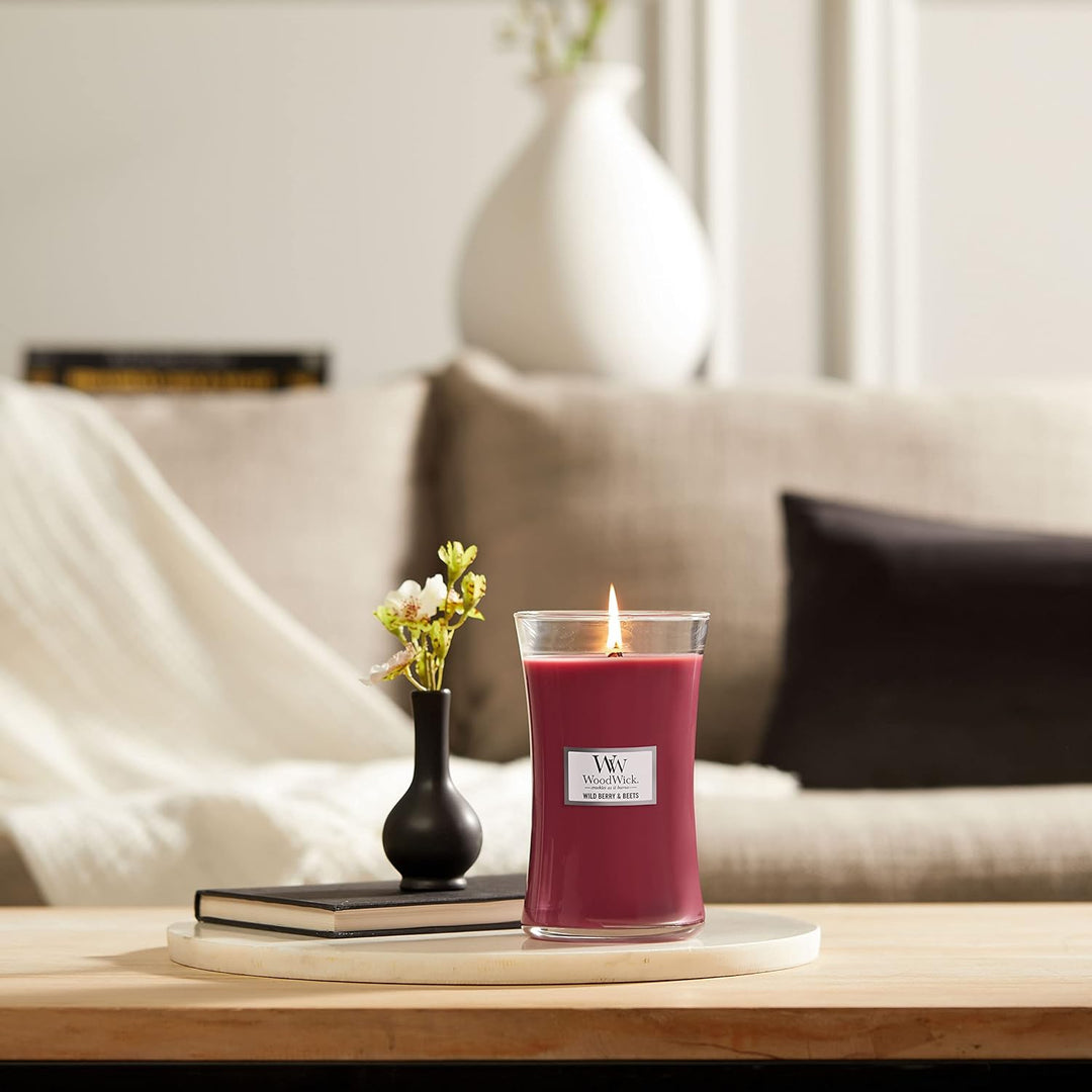 Grosse WoodWick Duftkerze im Sanduhrglas mit knisterndem Docht |Wild Berry & Beets | bis zu 130 Stun