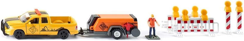 siku 3505, RAM 1500 Pick-up mit Kompressoranhänger, Schranken und Figur, 1:50, Metall/Kunststoff, Ge