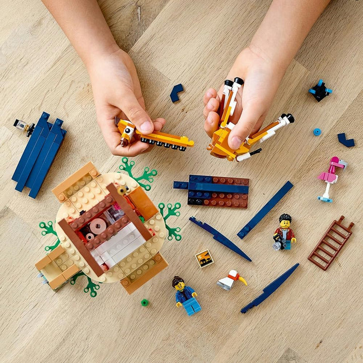 LEGO 31116 Creator 3-in-1 Safari-Baumhaus - Katamaran - Flugzeug Spielzeug, Set mit Giraffe und Löwe