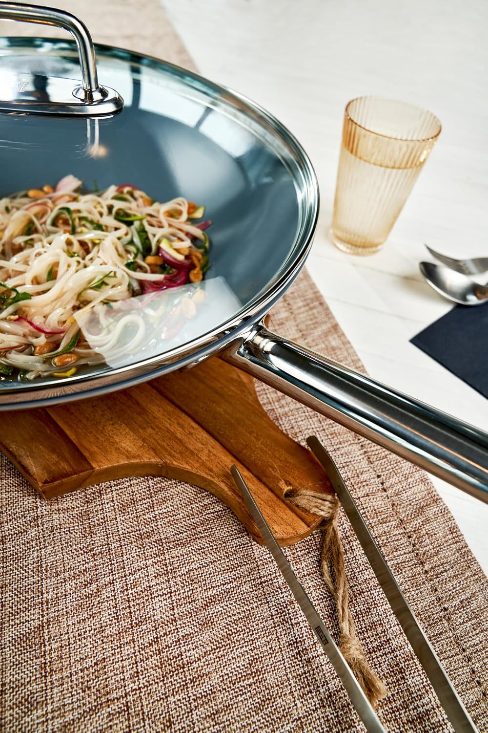 ZWILLING Plus Wok, Antihaftbeschichtung, Inkl. Glasdeckel und herausnehmbaren Gittereinsatz, Mit lan