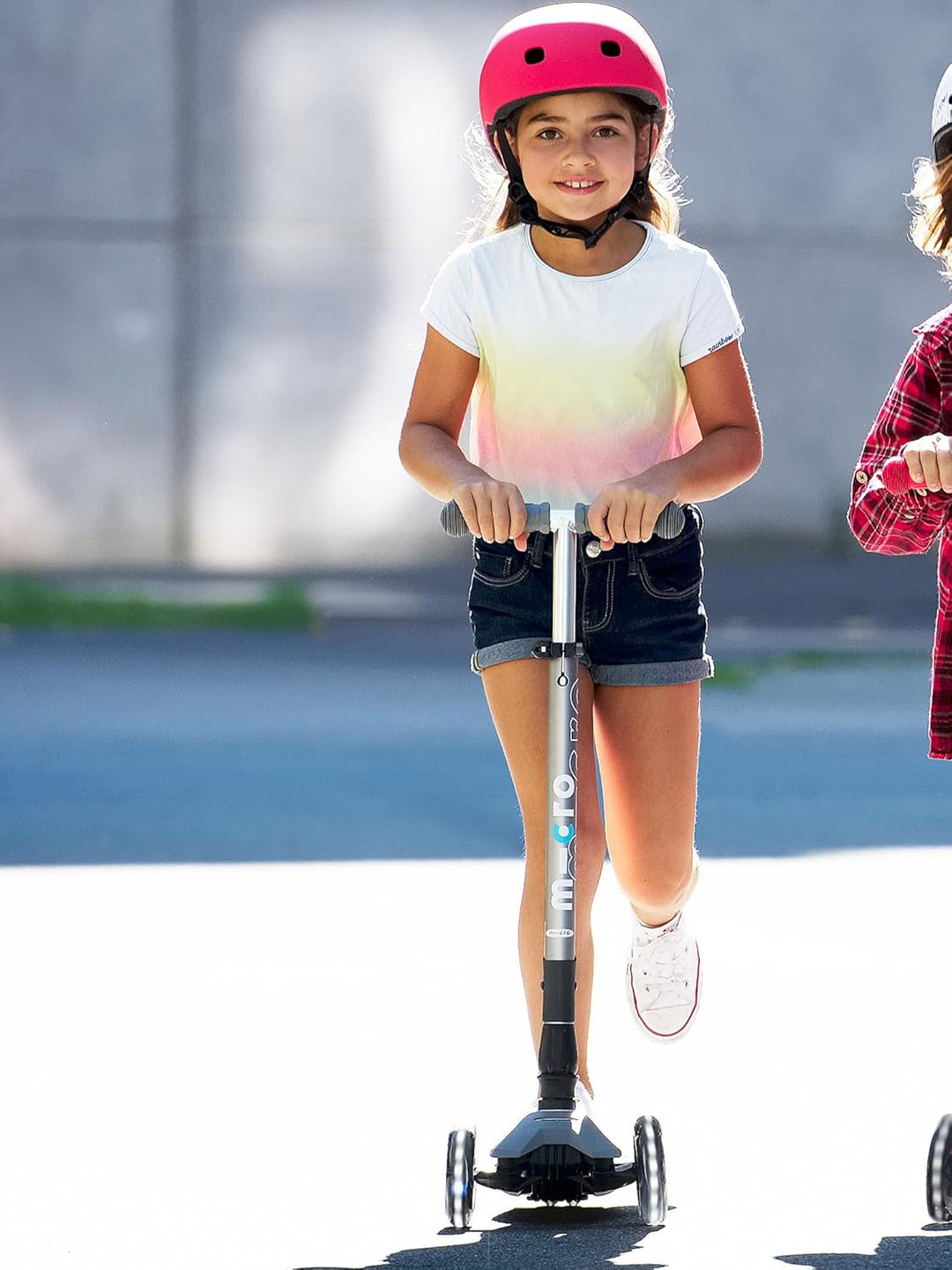 Micro Kickboard Maxi Deluxe Scooter, faltbar, LED, 3 Räder, Lean-to-Steer, Schweizer Design, mit bew