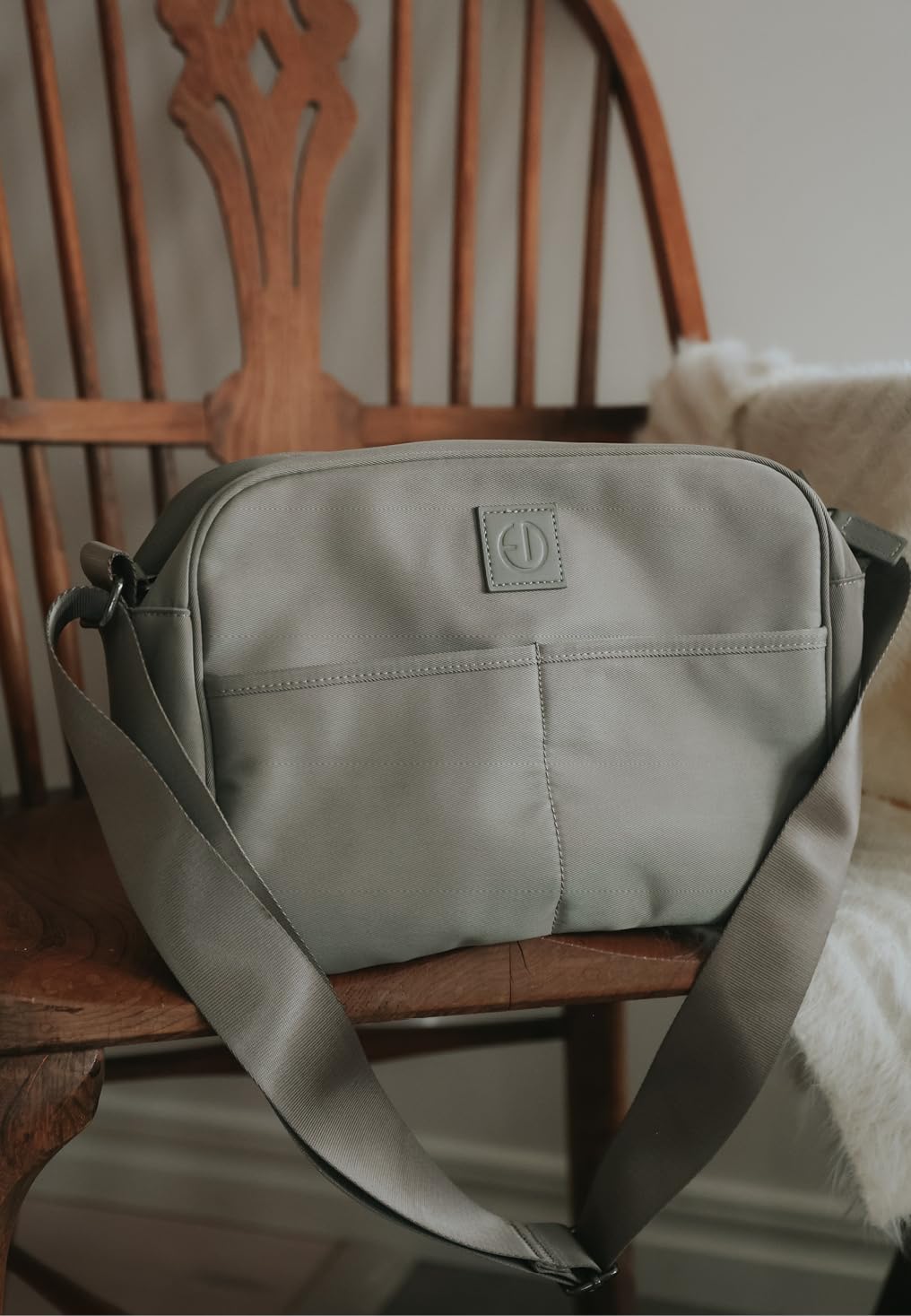 Elodie Details Baby Wickeltasche mit Wickelunterlage und Thermotasche Moonshell, Moonshell