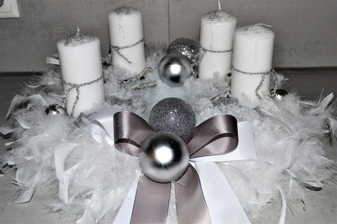 Adventskranz weiss Silber 40 cm künstlich Weihnachten Adventsgesteck Deko Federn