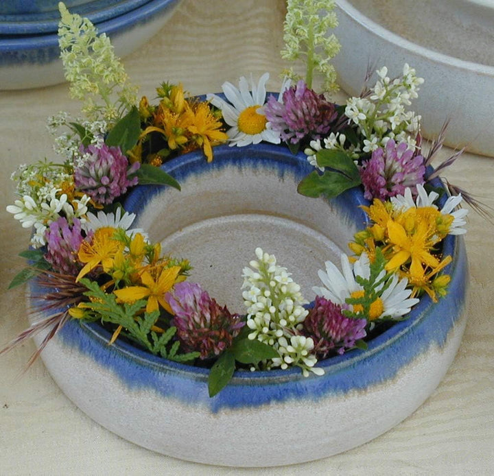Blumenring beige-grün, handgetöpfert, 13 cm Durchmesser, Steinzeug