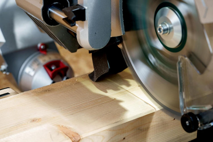 metabo Kappsäge KGSV 216 MC - 1200 W, 216 mm Sägeblatt - Mit Zugfunktion, LED-Schnittlinie, variable