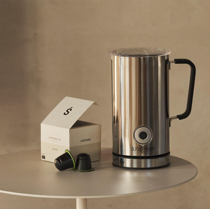 Sjöstrand Coffee Elektrischer Milchaufschäumer - Edelstahl, Für Heisse & Kalte Milch, Antihaftbeschi