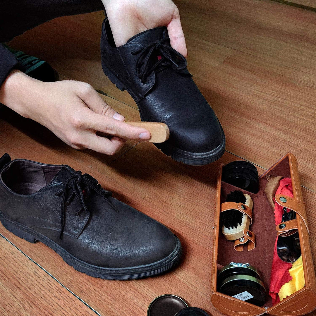 Schuhputz-Set mit einem glatten und eleganten PU Etui, Schuhputz-Reise Set mit Bürste, bestehend aus