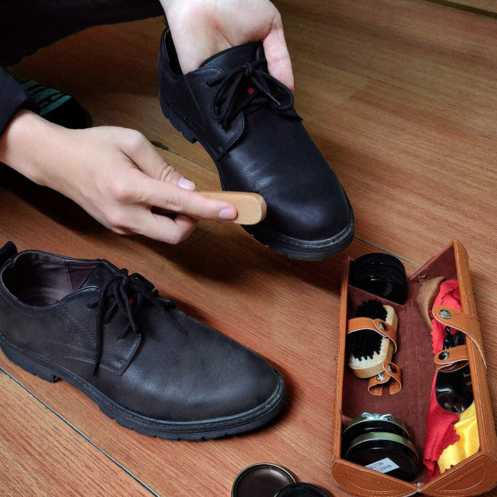 Schuhputz-Set mit einem glatten und eleganten PU Etui, Schuhputz-Reise Set mit Bürste, bestehend aus