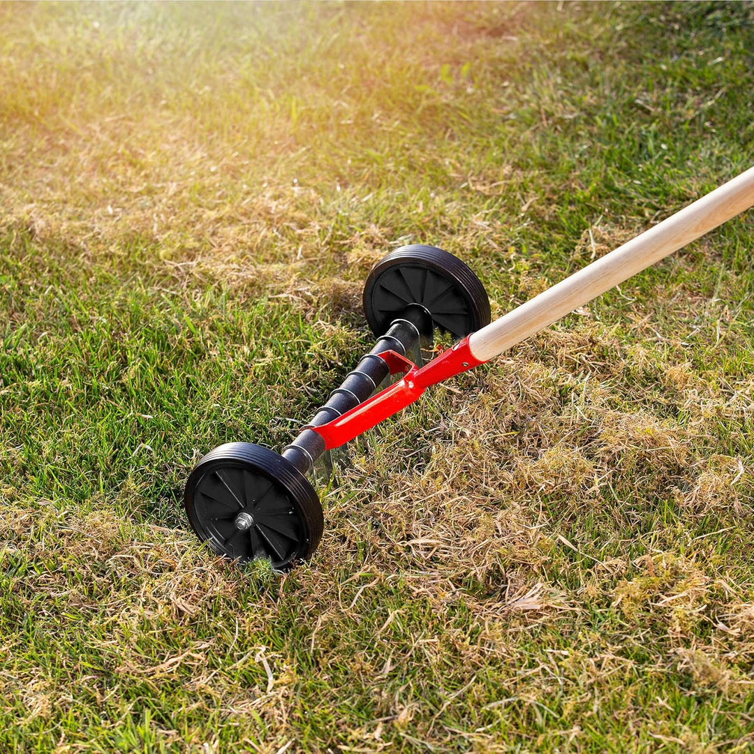 KADAX Rasenlüfter mit Rädern, Gartenkralle für Rasen, Garten, Moos, Schneidrechen aus Metall, manuel