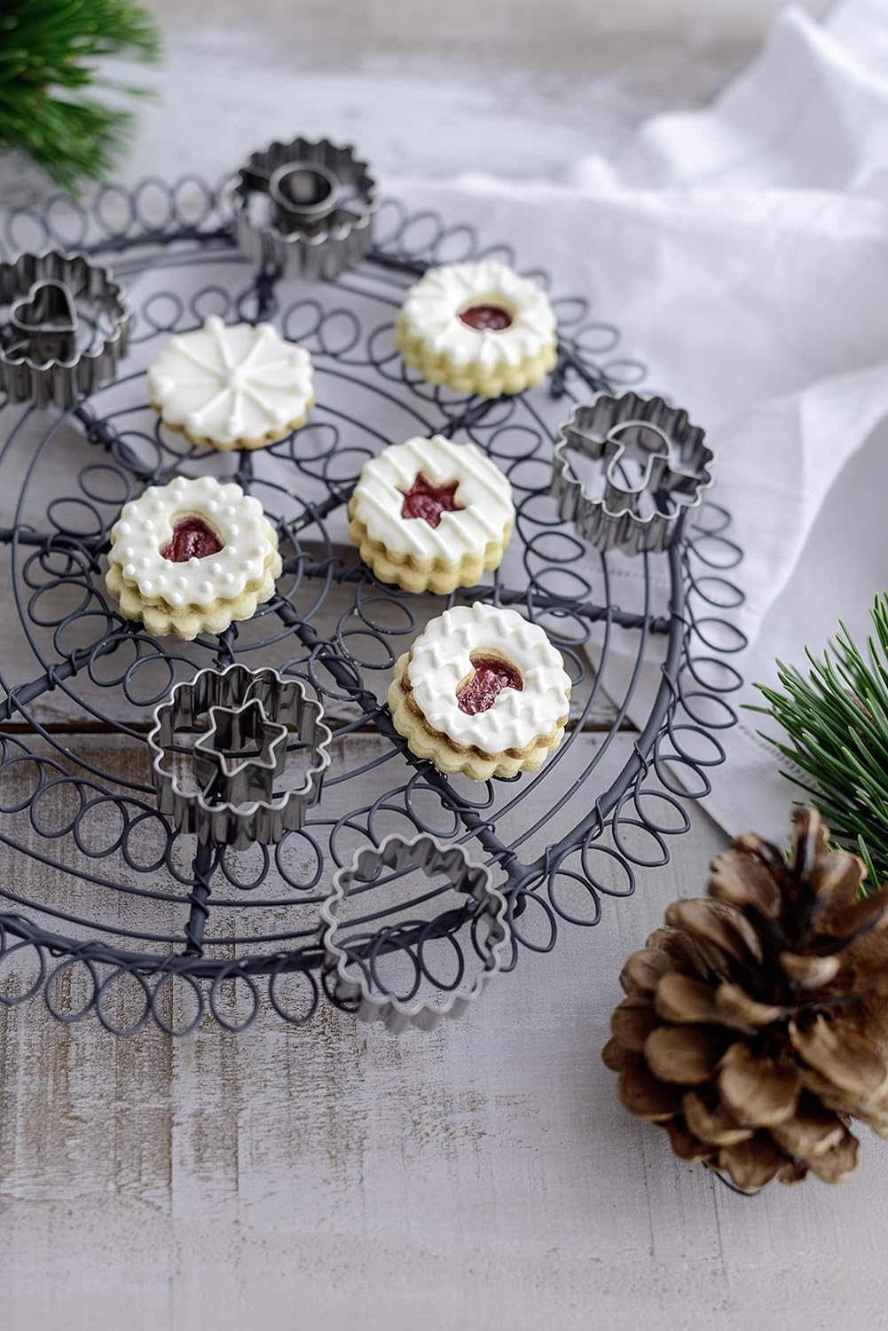 Dr. Oetker 15er Mini-Linzer Ausstecher-Set, Ausstechformen für Weihnachten, hochwertige Ausstecher f