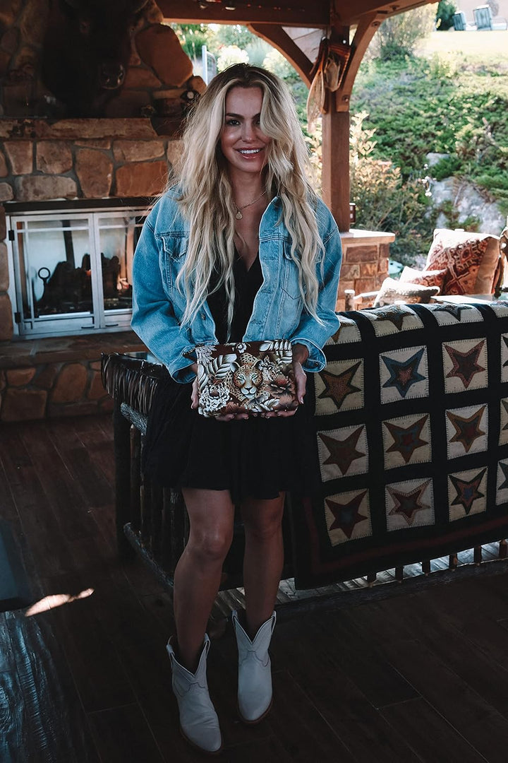 Anuschka Handbemalte 3-in-1 Clutch aus echtem Leder Cleopatra's Leopard Tan, Cleopatra's Leopard Tan
