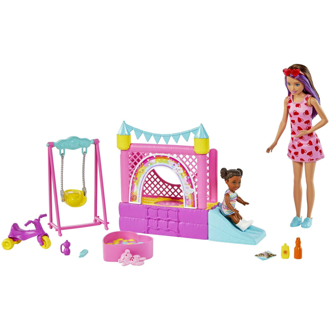 Barbie HHB67 - Hüpfburg-Spielset mit Skipper-Puppe (brünette Haare), Kinderpuppe zum Babysitten, ink